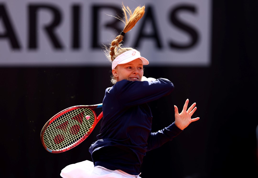 Harriet Dart in action at the Billie Jean King Cup 2022 qualifying tie between Great Britain and the Czech Republic