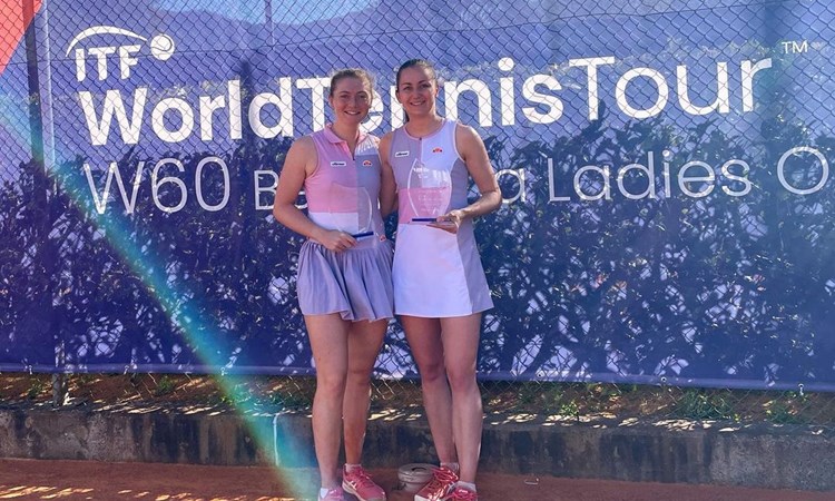 Alicia Barnett and Olivia Nicholls with the W60 Bellinzona trophy