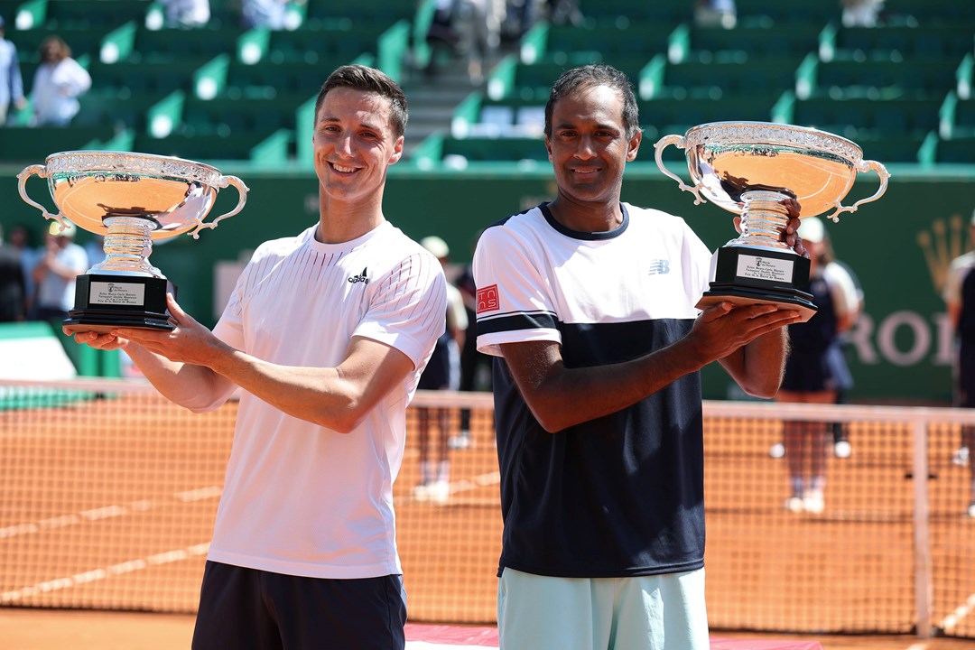 Joe Salisbury and Rajeev Ram with the 2022 Monte-Carlo trophy