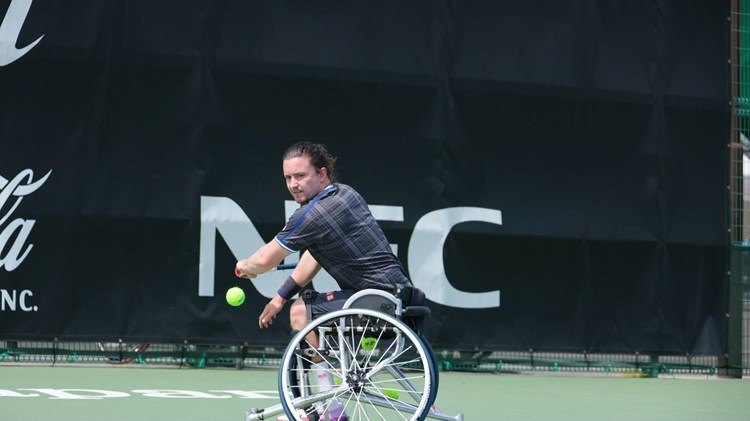 Gordon Reid hits a backhand at the 2023 Japan Open