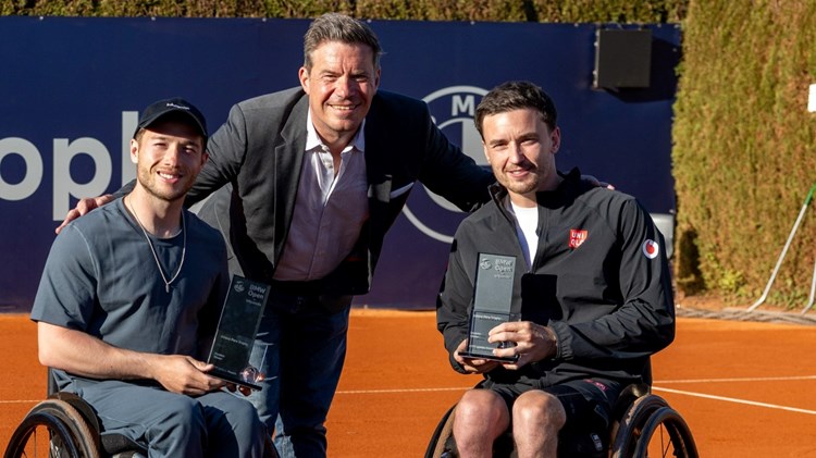 Alfie Hewett and Gordon Reid holding the ITF1S Munich men's doubles title