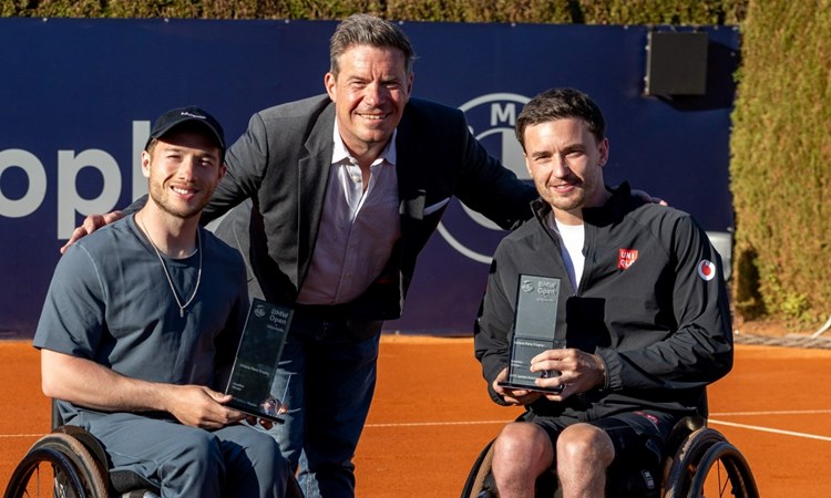 Alfie Hewett and Gordon Reid holding the ITF1S Munich men's doubles title