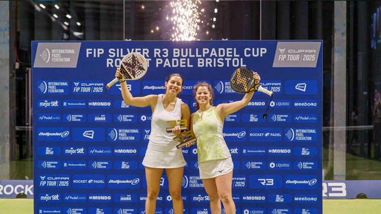 FIP Silver Bristol champions Monica Gomez Rivas and Camila Fassio Goyeneche holding the title