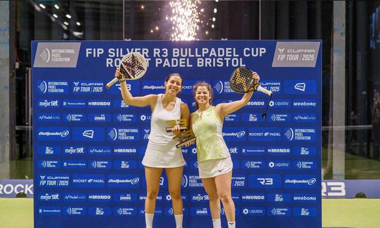 FIP Silver Bristol champions Monica Gomez Rivas and Camila Fassio Goyeneche holding the title