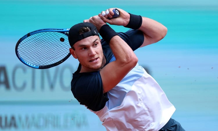 Jack Draper hits a backhand in the quarter-finals of the Madrid Open 2025