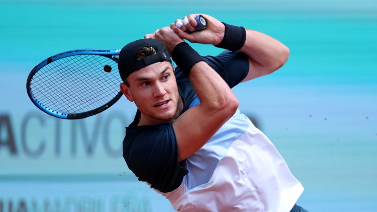 Jack Draper hits a backhand in the quarter-finals of the Madrid Open 2025