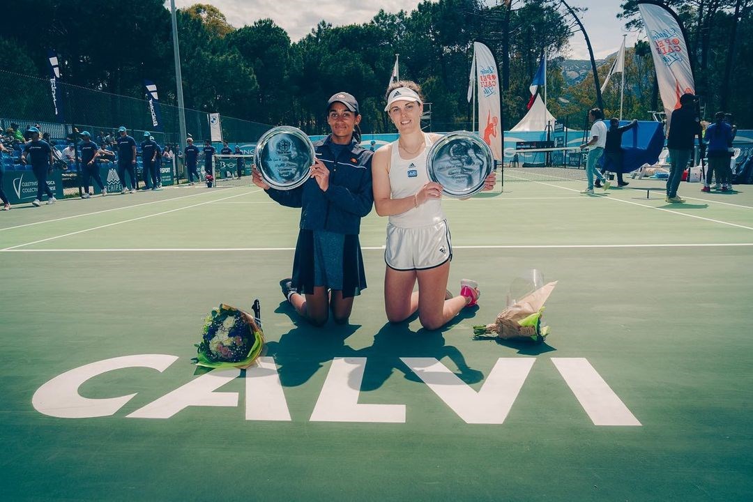 Naiktha Bains and Maia Lumsden with the W40+H Calvi title