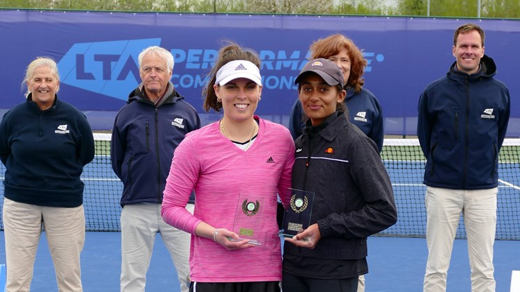 Maia Lumsden and Naiktha Bains with the 2023 W25 Nottingham doubles trophy