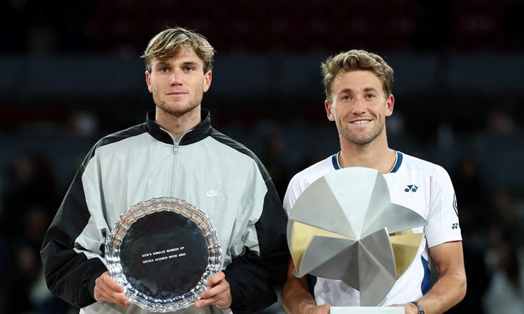Jack Draper and Casper Ruud holding their Mutua Madrid Open trophies after Ruud beat Draper 7-5, 3-6, 6-4 in the final