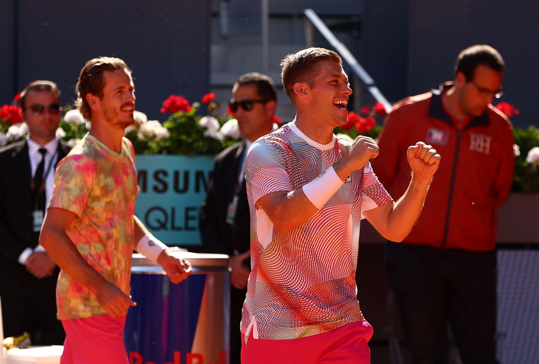 Neal Skupski celebrates winning the Mutua Madrid Open