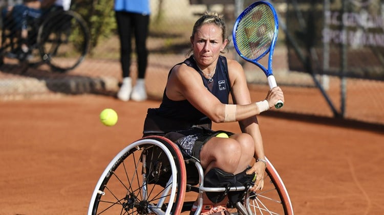 Lucy Shuker hitting a backhand at the World Team Cup
