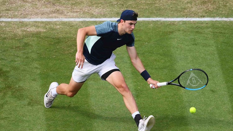 Jack Draper hitting a forehand on court at the Rothesay International Eastbourne