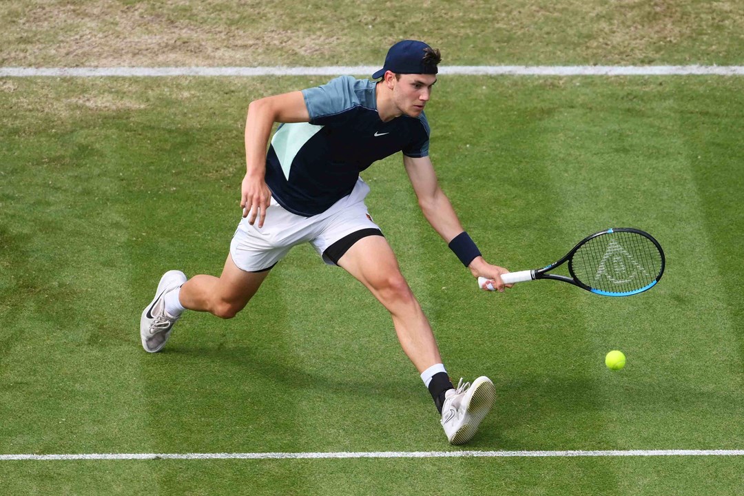 Jack Draper hitting a forehand on court at the Rothesay International Eastbourne