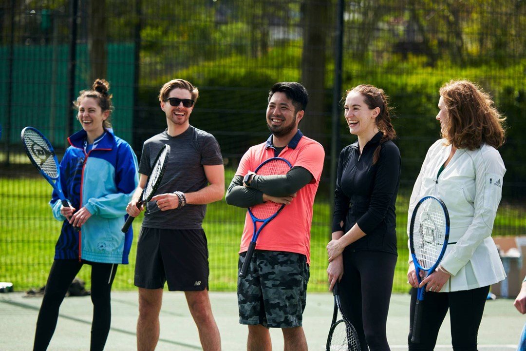 Group of players ready and waiting for a Free Park Tennis session