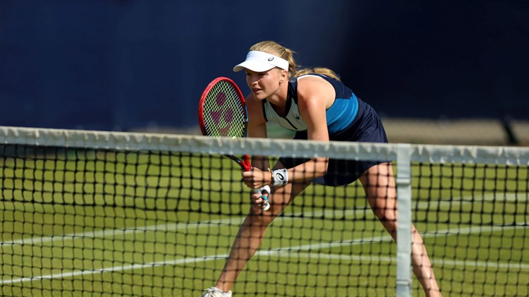 Harriet Dart at the net competing at the Lexus Surbiton Trophy