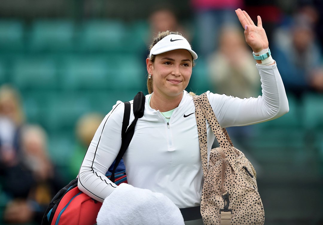 Donna Vekic waving at the Rothesay Open Nottingham crowd