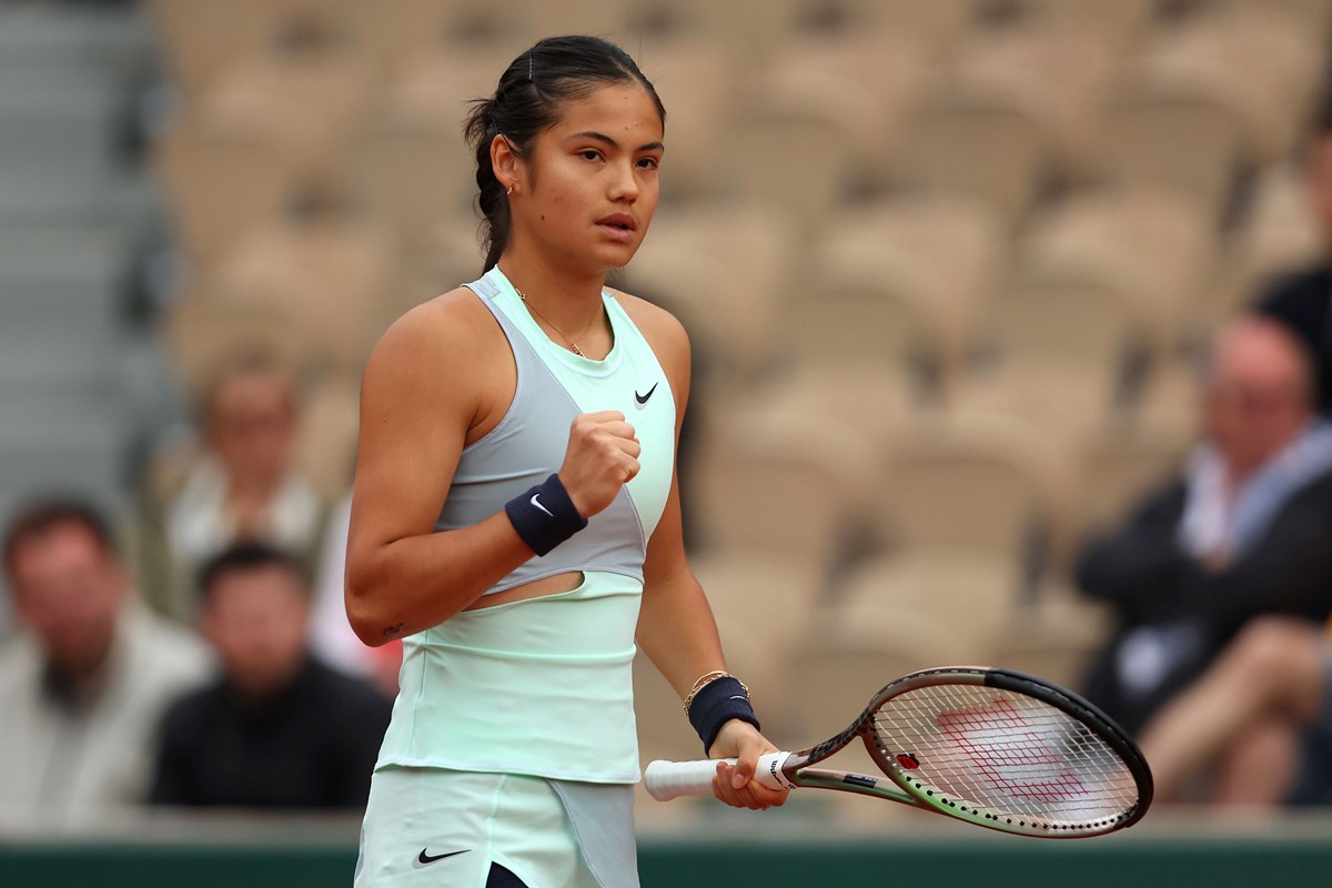 2022-Emma-Raducanu-French-Open-R1-fist-pump.jpg