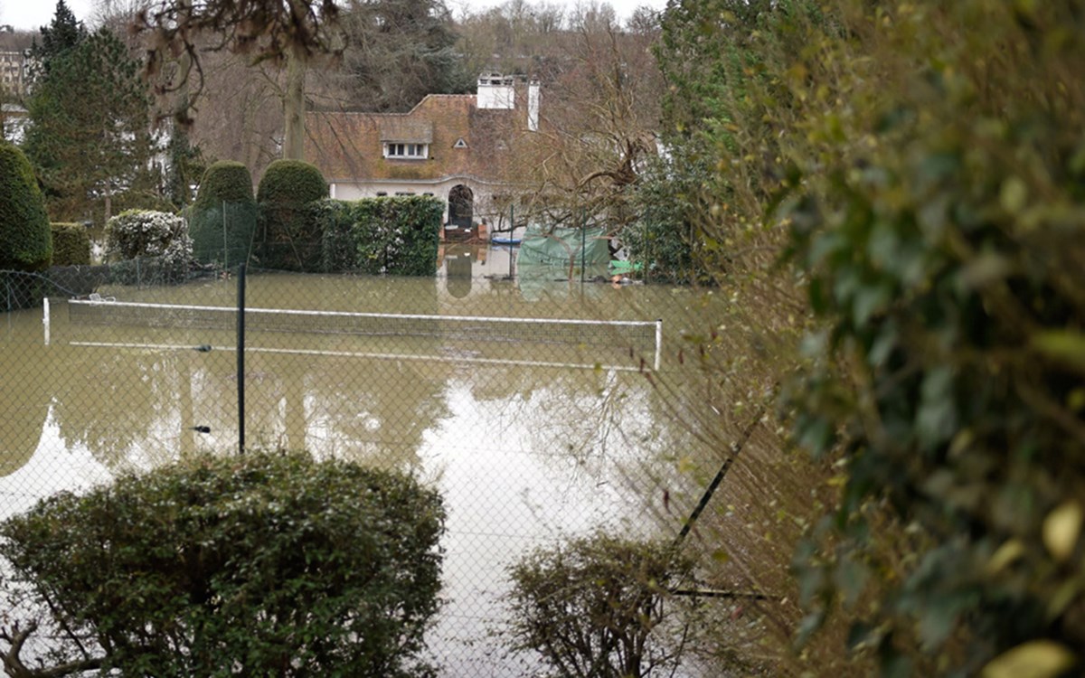 Tennis-court-flood.jpg