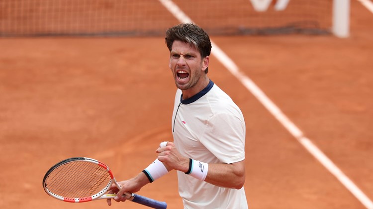 Cam Norrie celebrates beating Daniil Medvedev at Roland Garros 2025