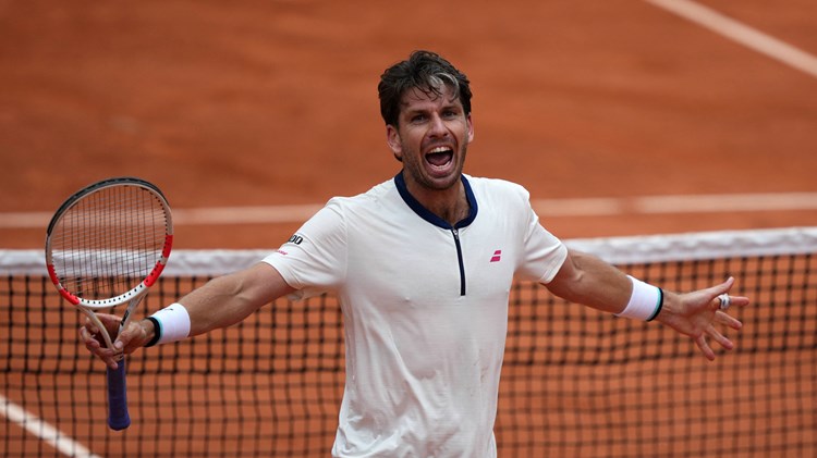 Cam Norrie celebrates beating Daniil Medvedev at Roland Garros 2025