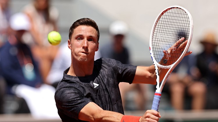 Joe Salisbury plays a backhand during his second round match of the men's doubles at the 2023 Roland Garros.