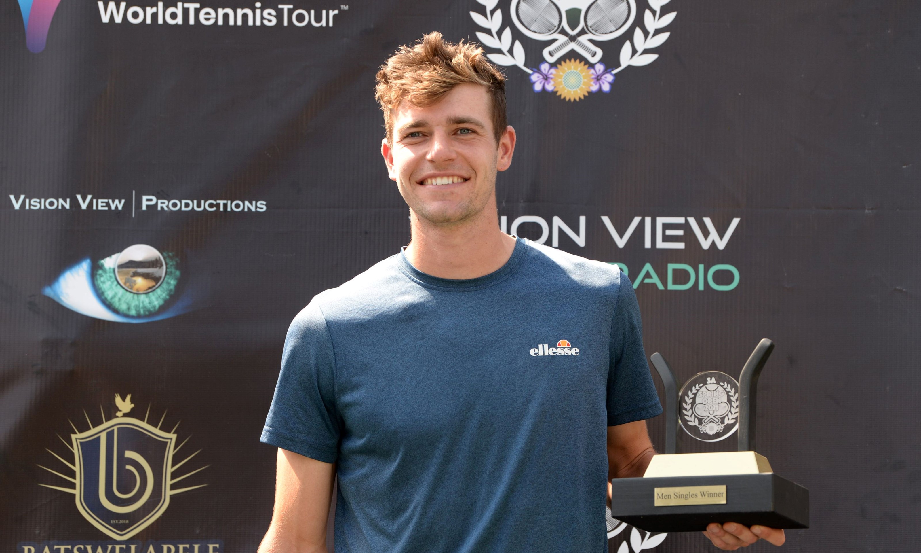Alastair Gray posing with the ITF Johannesburg trophy in 2021