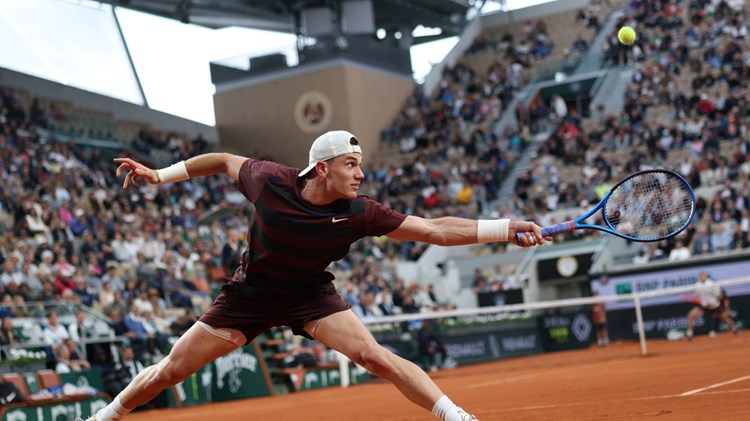 Jack Draper stretches for a backhand against Mattia Bellucci at Roland Garros
