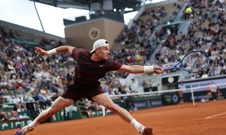 Jack Draper stretches for a backhand against Mattia Bellucci at Roland Garros