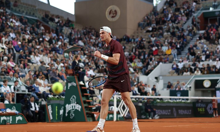Jack Draper gives a fist pump during his first round win over Mattia Bellucci at Roland Garros