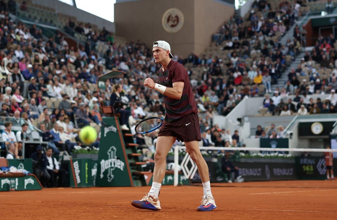 Jack Draper gives a fist pump during his first round win over Mattia Bellucci at Roland Garros