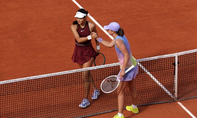Emma Raducanu and Iga Swiatek shake hands during the second round at Roland Garros