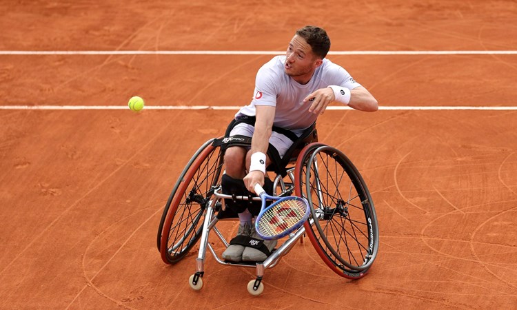 Alfie Hewett hits a backhand in the semi-finals at Roland Garros 2025