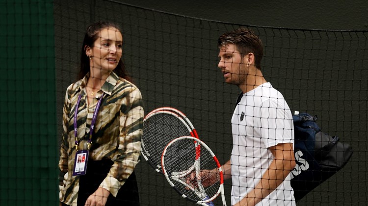 Laura Robson chatting to Cam Norrie at Wimbledon 2023