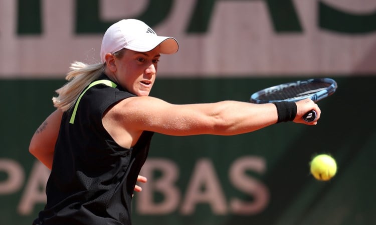 Sonay Kartal hitting a backhand in round 2 at Roland Garros