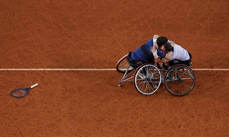 Alfie Hewett and Gordon Reid hugging each other on court at Roland Garros
