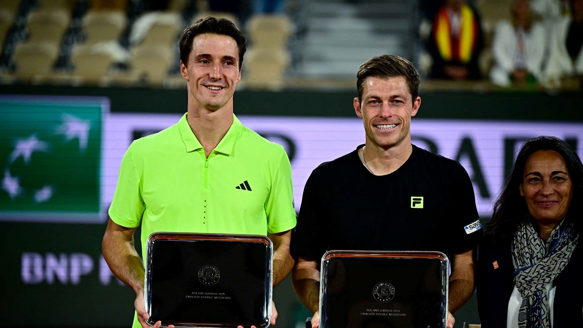 Joe Salisbury and Neal Skupski holding their runners-up trophies at Roland Garros 