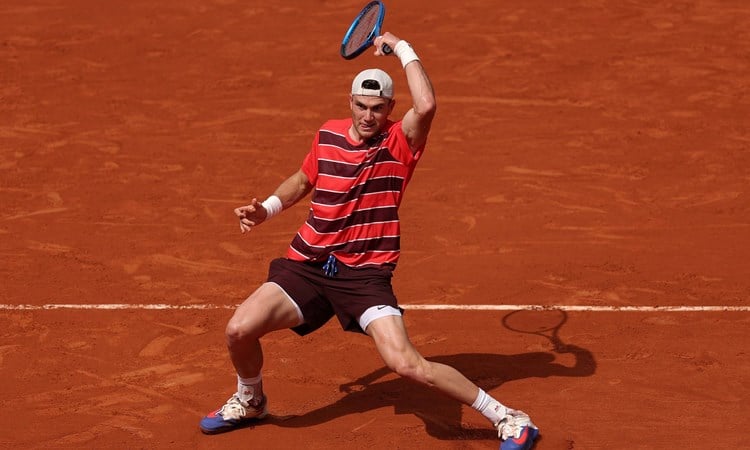 Jack Draper hitting a forehand against Joao Fonseca at Roland Garros