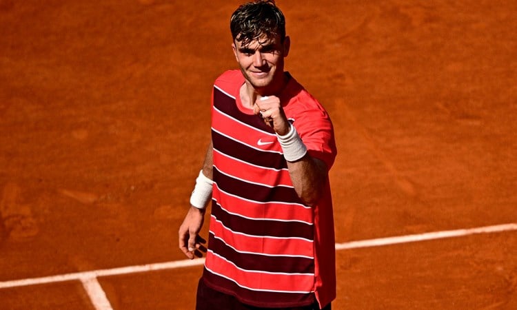 Jack Draper gives a fist pump celebration in the third round at Roland Garros 2025