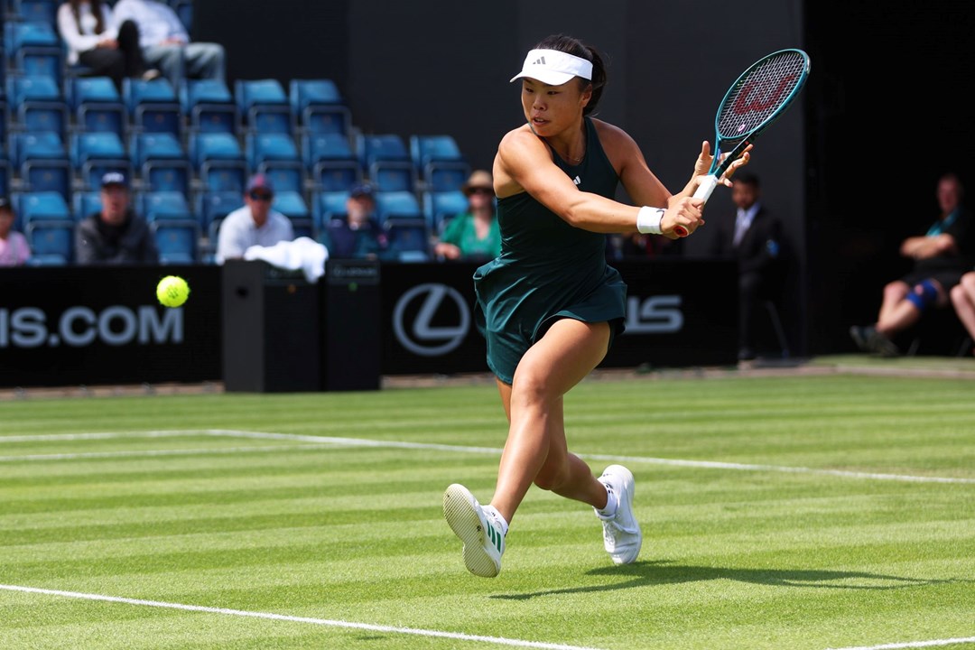 Mimi Xu about to hit a low backhand on the grass at the Lexus Birmingham Open
