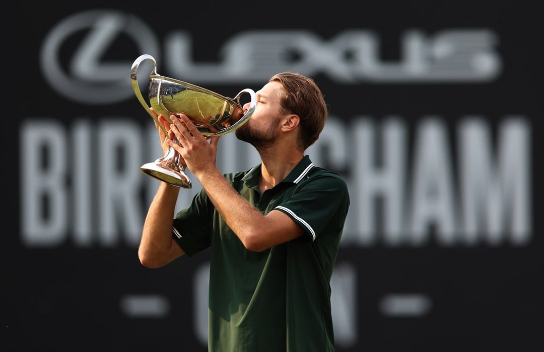 Otto Virtanen kisses the trophy after winning the Lexus Birmingham Open