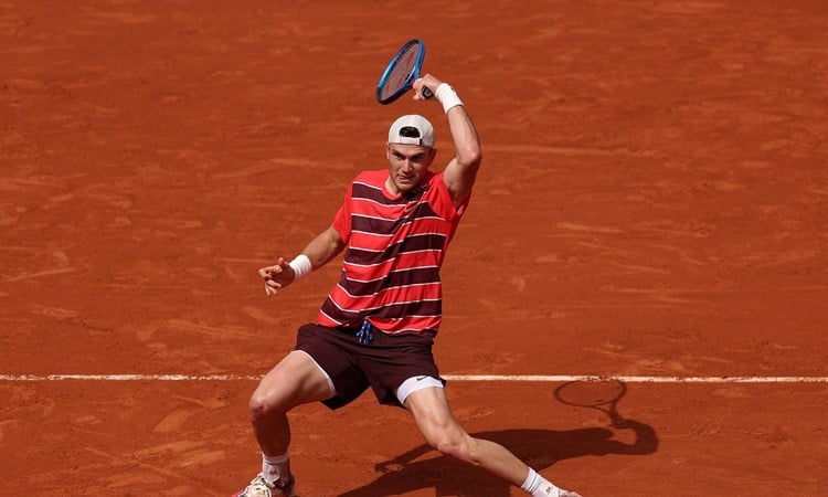 Jack Draper hitting a forehand against Joao Fonseca at Roland Garros