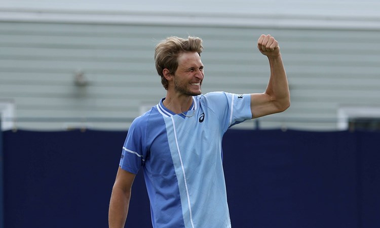 Leandro Riedi wins at Lexus Surbiton Trophy