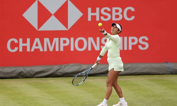 Heather Watson serving in qualifying at the HSBC Championships