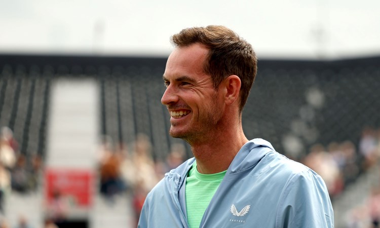 Andy Murray smiling on court at the HSBC Championships
