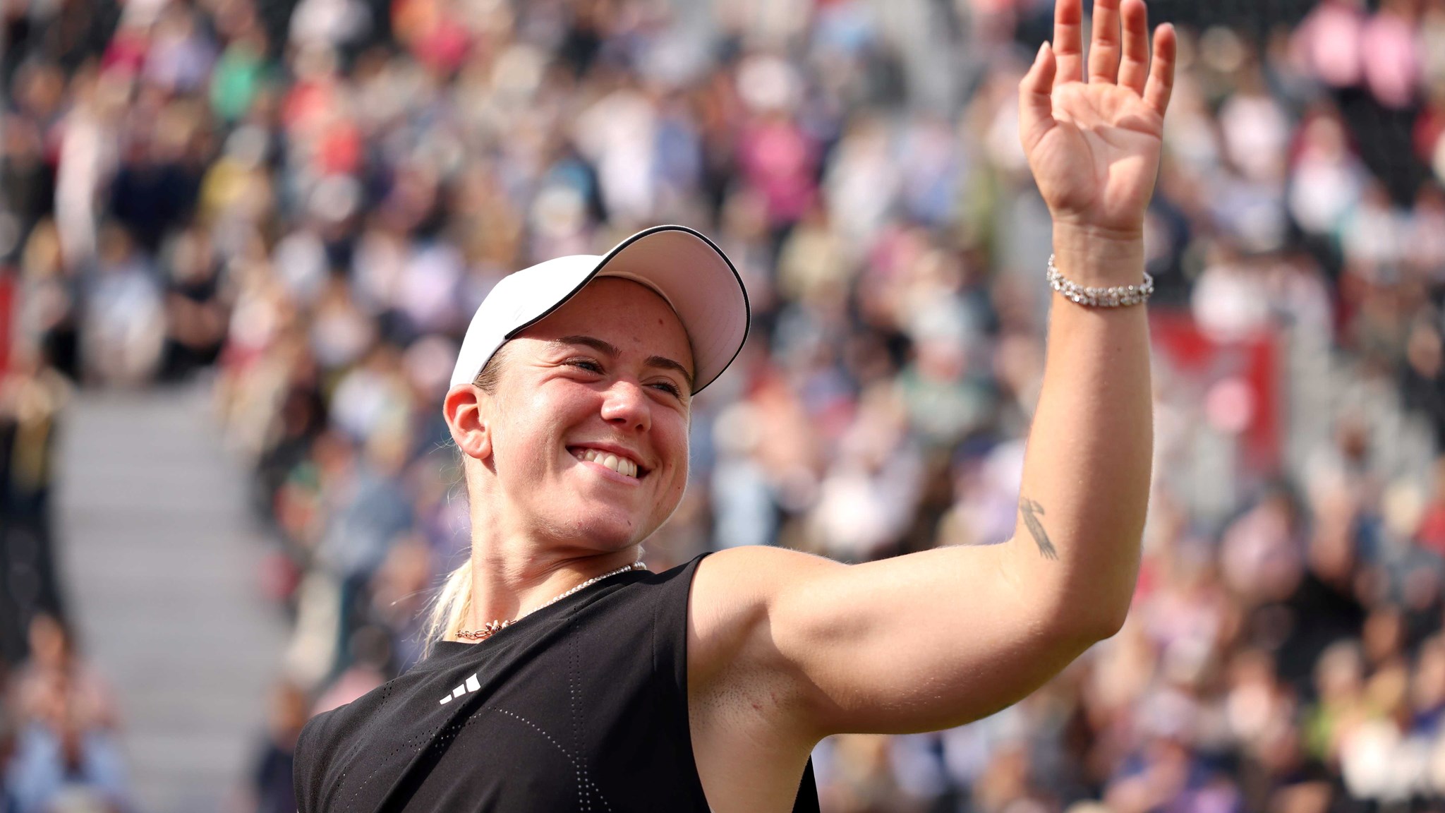 Sonay Kartal smiling and waving to the crowd on court after her first round win at the HSBC Championships 