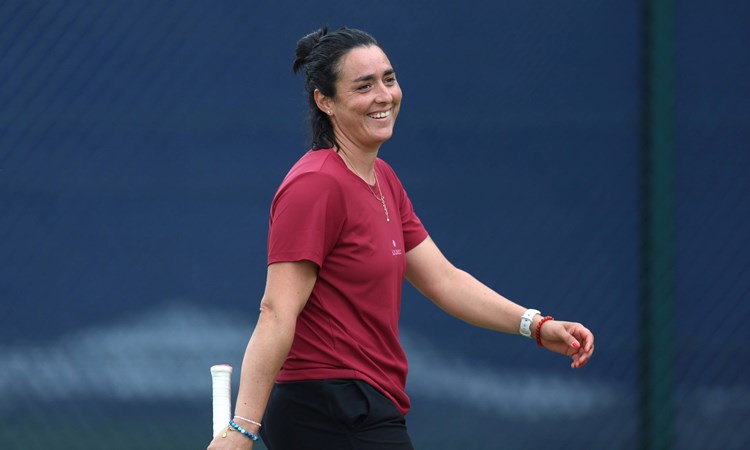 Ons Jabeur smiles whilst training with Emma Raducanu