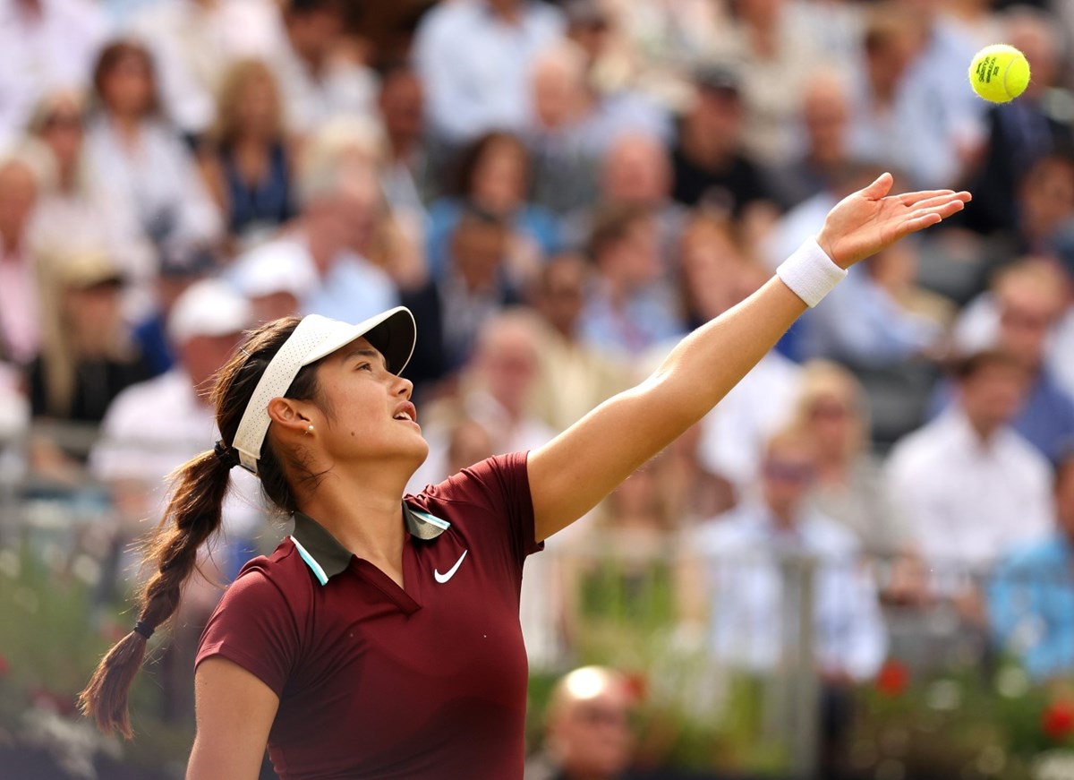2025-Emma-Raducanu-HSBC-Championships-R2-serve.jpg
