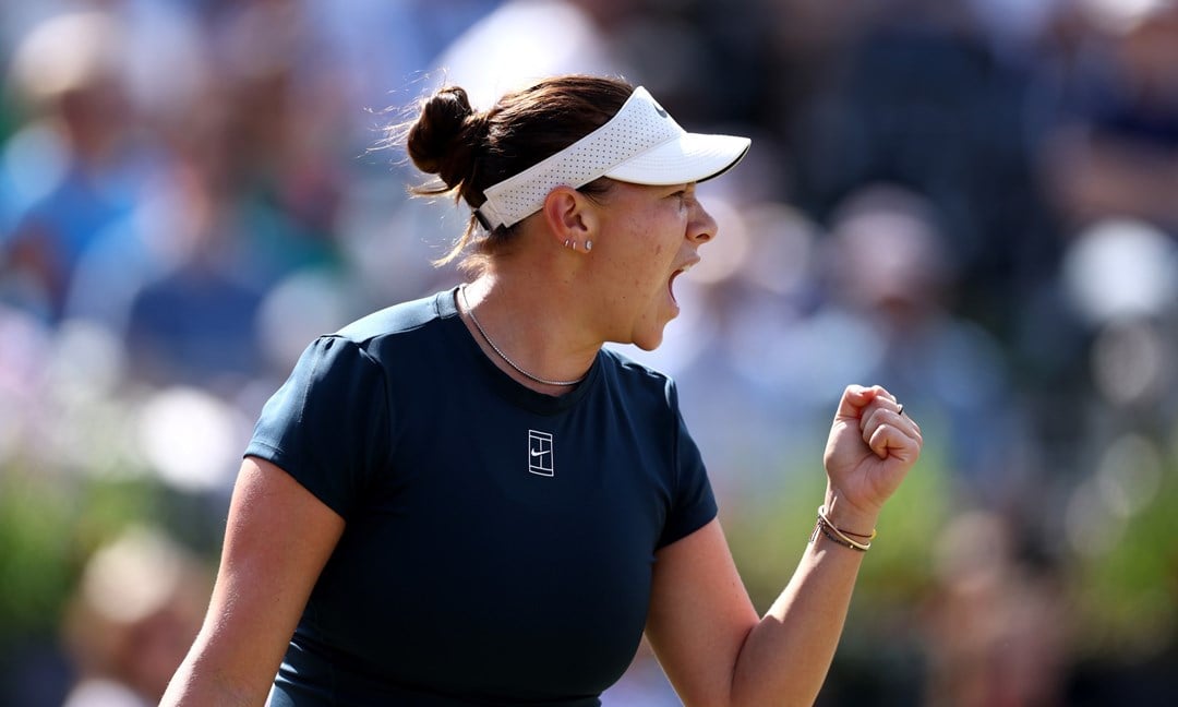 Amanda Anisimova cheering and pumping her fist in celebration at the HSBC Championships