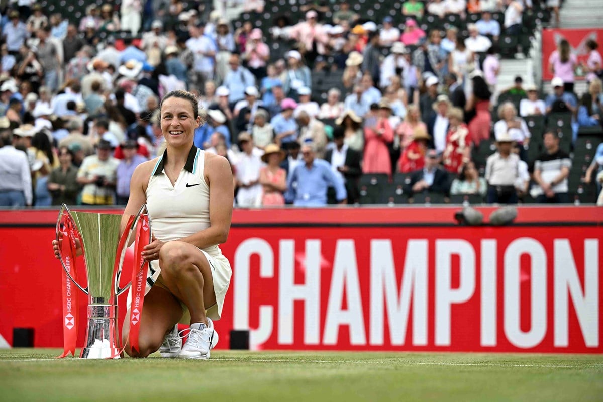 2025-Tatjana-Maria-HSBC-Championships-trophy.jpg