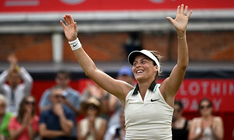 Tatjana Maria celebrates winning the HSBC Championships final
